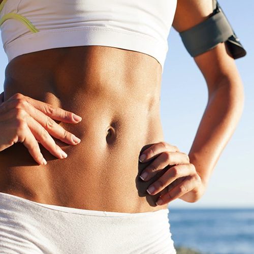 mulher-com-abdome-definido